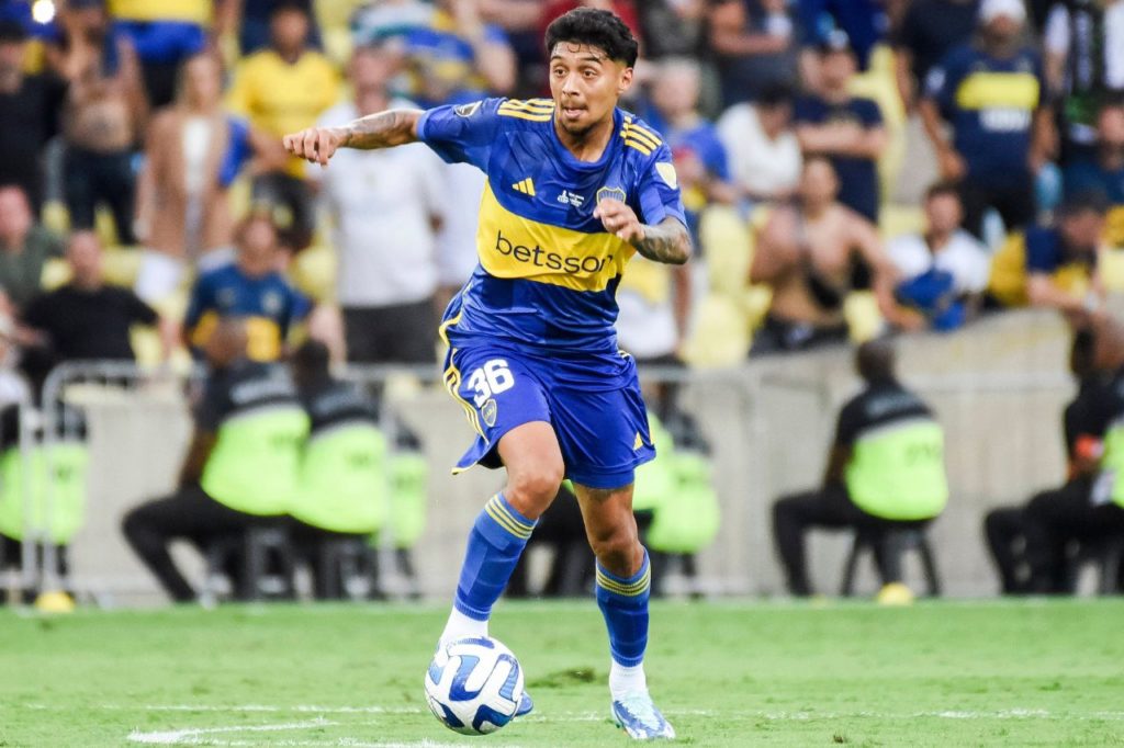 Meia Cristian Medina jogando pelo Boca Juniors na Libertadores