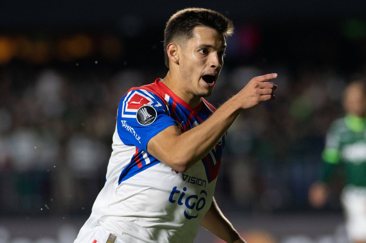 Bobadilla, reforço do São Paulo, comemora gol pelo Cerro Porteño