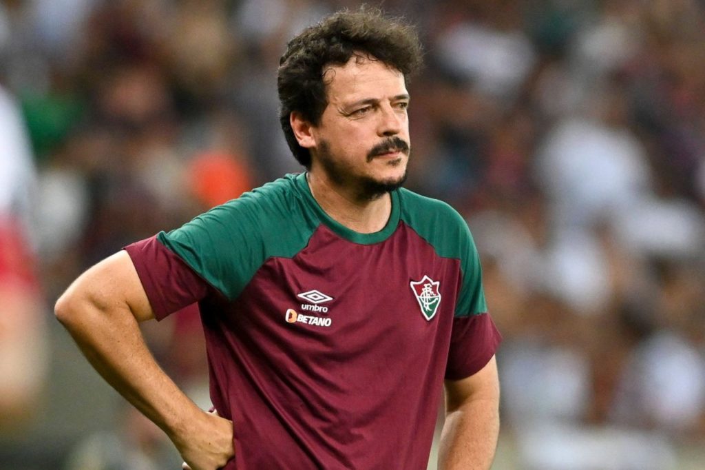 Técnico Fernando Diniz no comando do Fluminense na temporada 2023