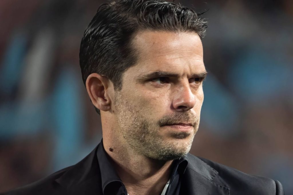 Treinador Fernando Gago, ex-Racing, está na mira do Cruzeiro para 2024