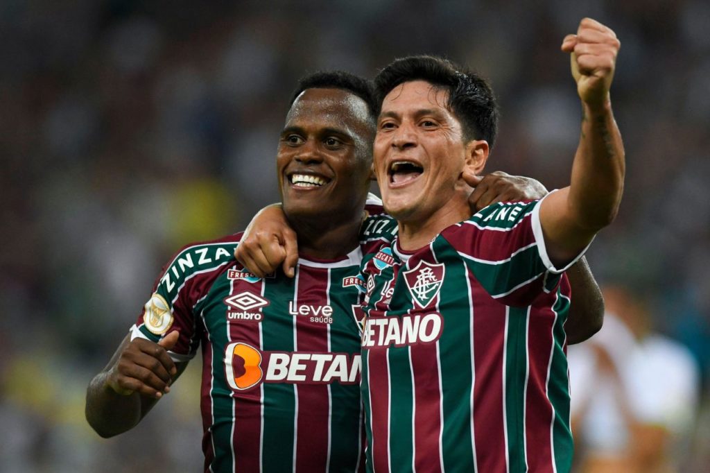 Arias e Cano, finalistas do Rei da América, comemoram gol pelo Fluminense