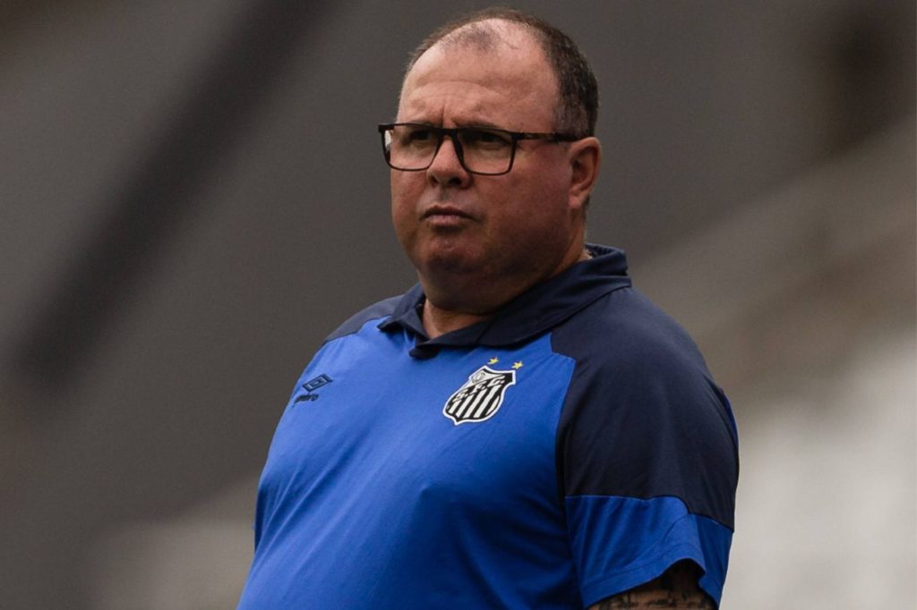 Técnico Marcelo Fernandes no comando do Santos no Brasileirão