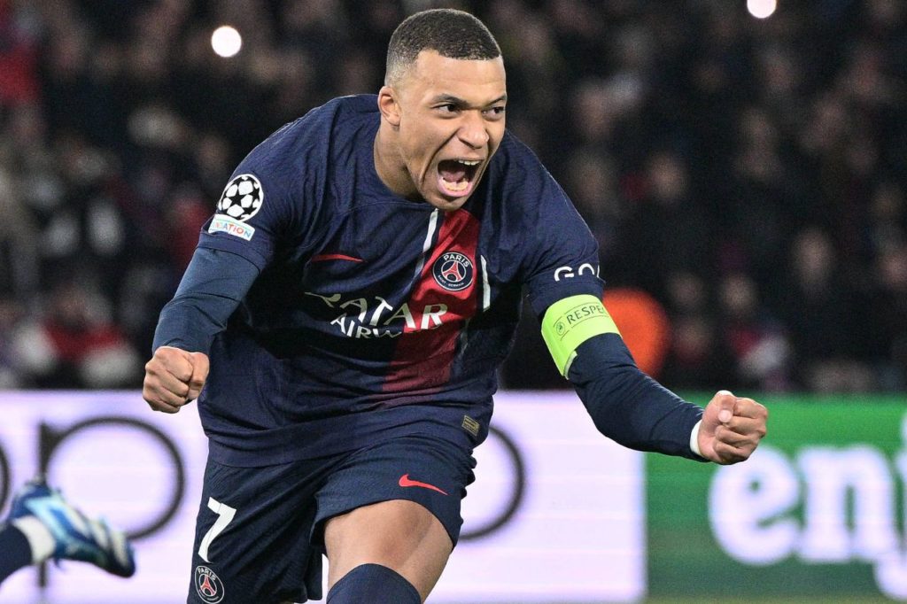 Mbappé comemora gol em jogo do Paris Saint-Germain