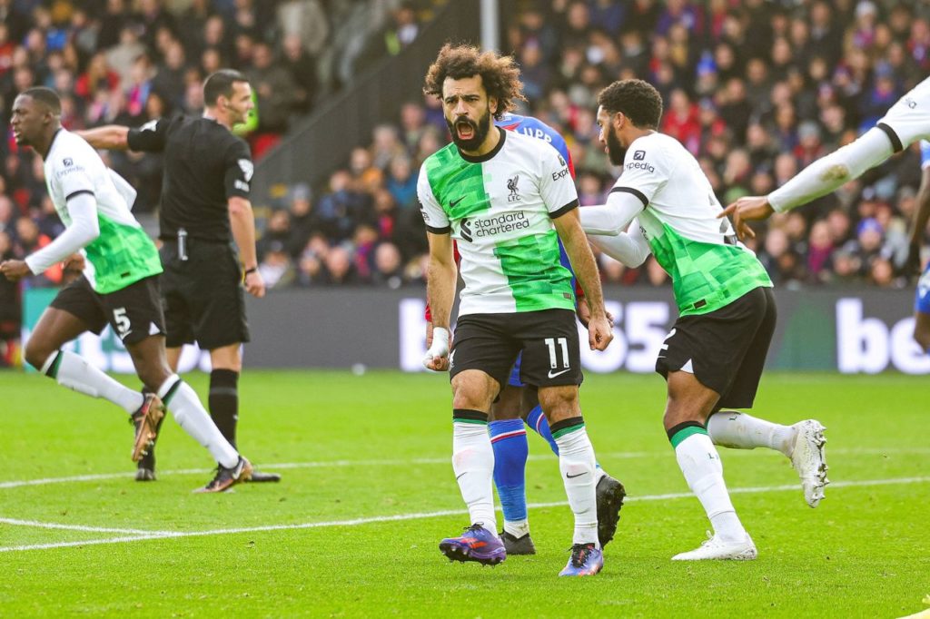 Salah comemora o primeiro gol do Liverpool na vitória em cima do Crystal Palace