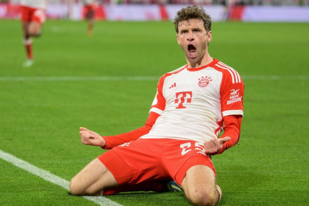 Thomas Müller do Bayern de Munique comemorando gol pelo clube alemão