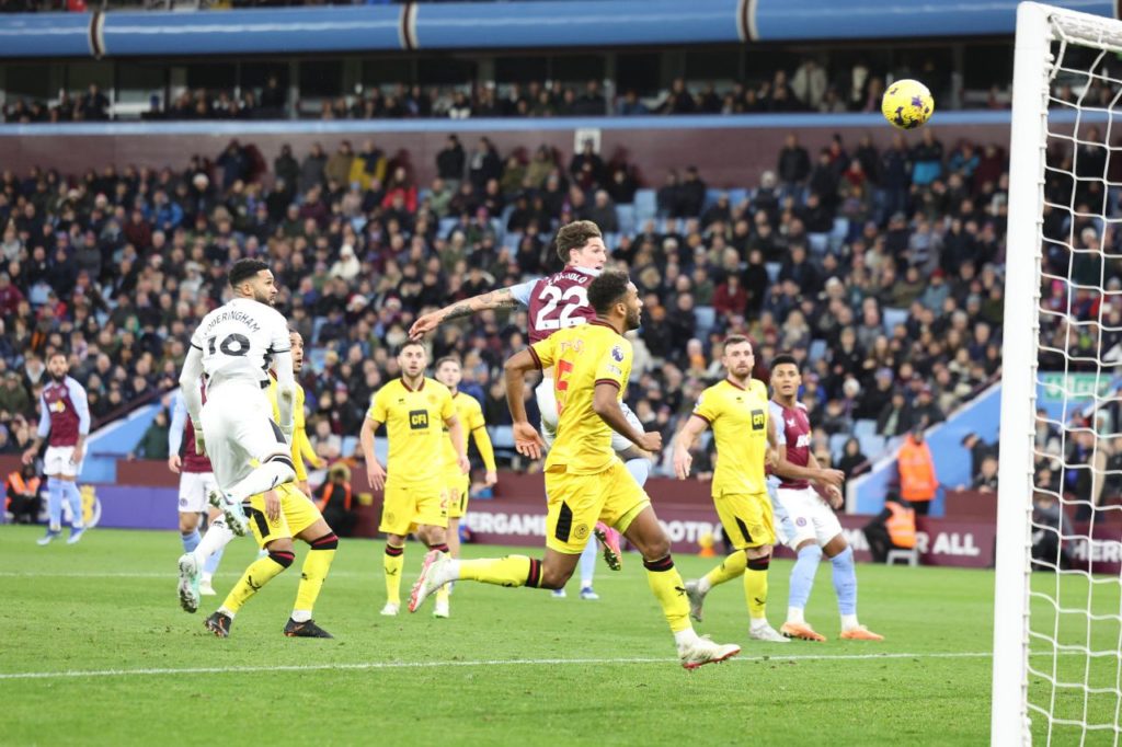 Zaniolo marcando o gol do Aston Villa no empate com o Sheffield pela Premier League