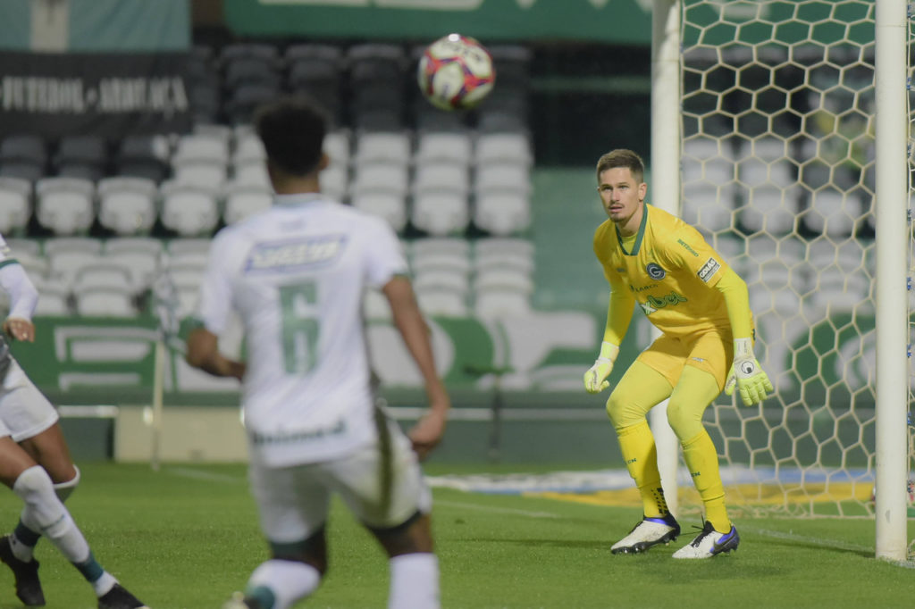 Na despedida dos rebaixados, Goiás vence o América Mineiro 