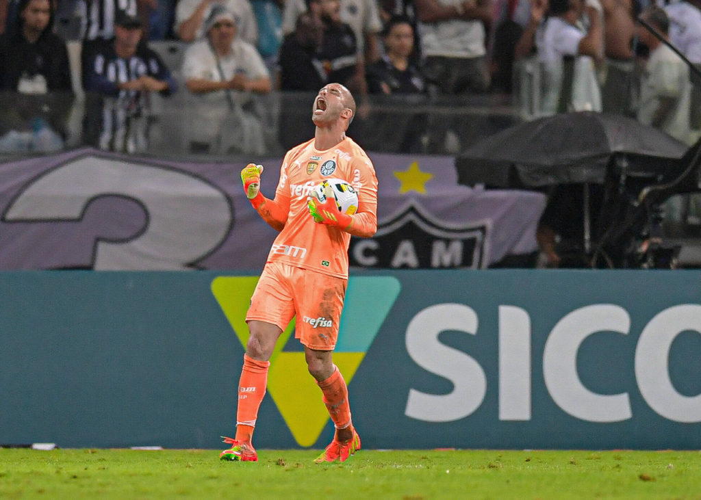 Marcelo Lomba, do Palmeiras, comemora durante um jogo da equipe na temporada de 2022.