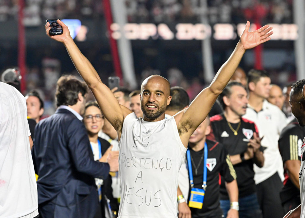 Lucas Moura, do São Paulo, comemorando o título da Copa do Brasil.