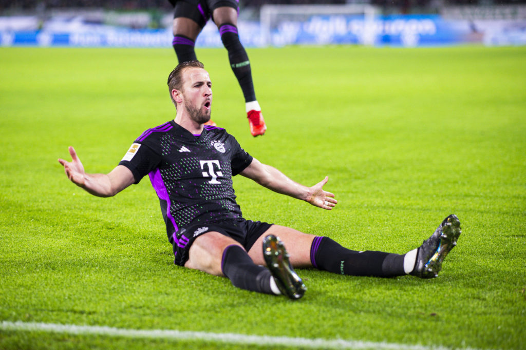 Harry Kane, do Bayern de Munique, comemora um gol durante uma partida pela Bundesliga.