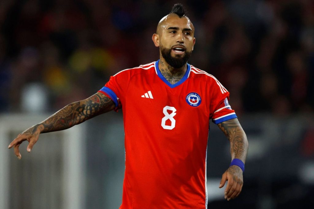 Volante Vidal em jogo da seleção chilena