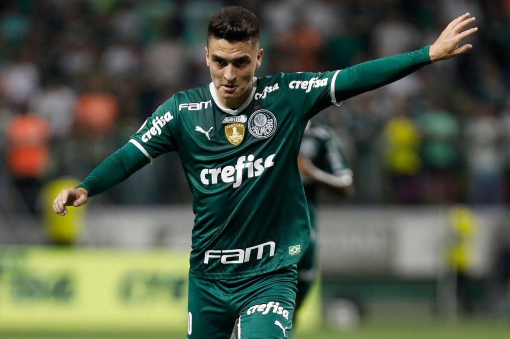 Meia Atuesta em jogo do Palmeiras