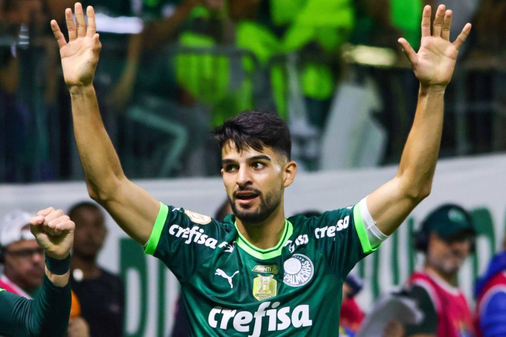 Centroavante Flaco López comemorando gol pelo Palmeiras