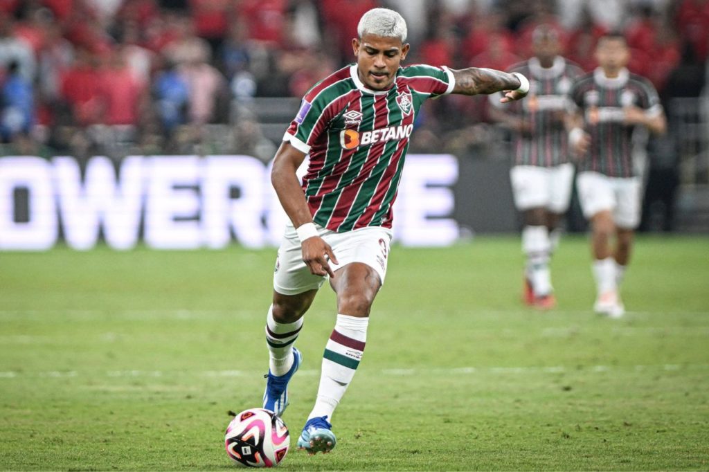 Atacante John Kennedy jogando pelo Fluminense