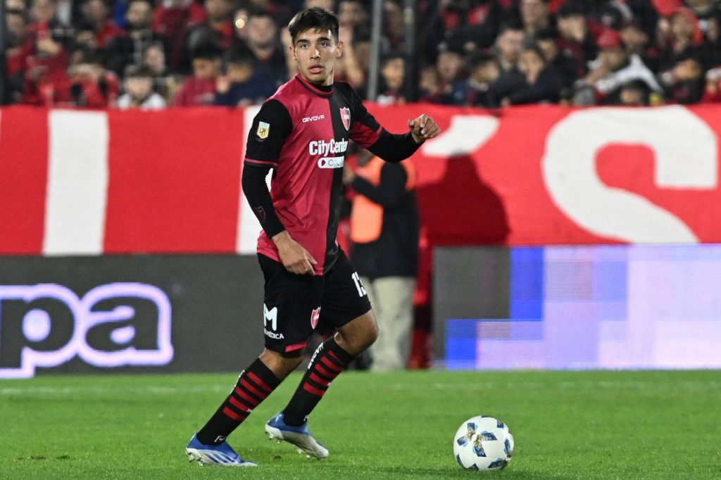 Volante Juan Sforza em jogo do Newell's Old Boys