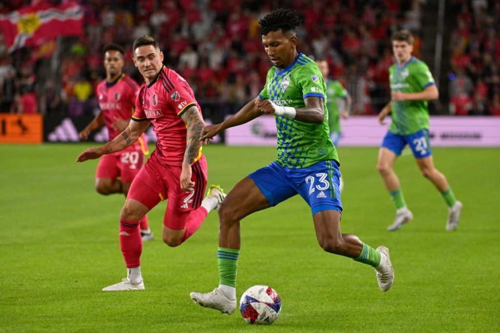 Atacante Léo Chú em jogo pelo Seattle Sounders