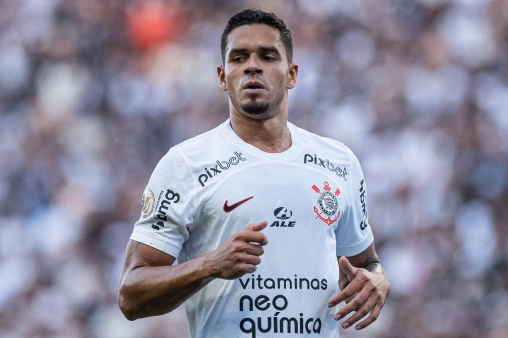 Zagueiro Lucas Veríssimo em jogo do Corinthians