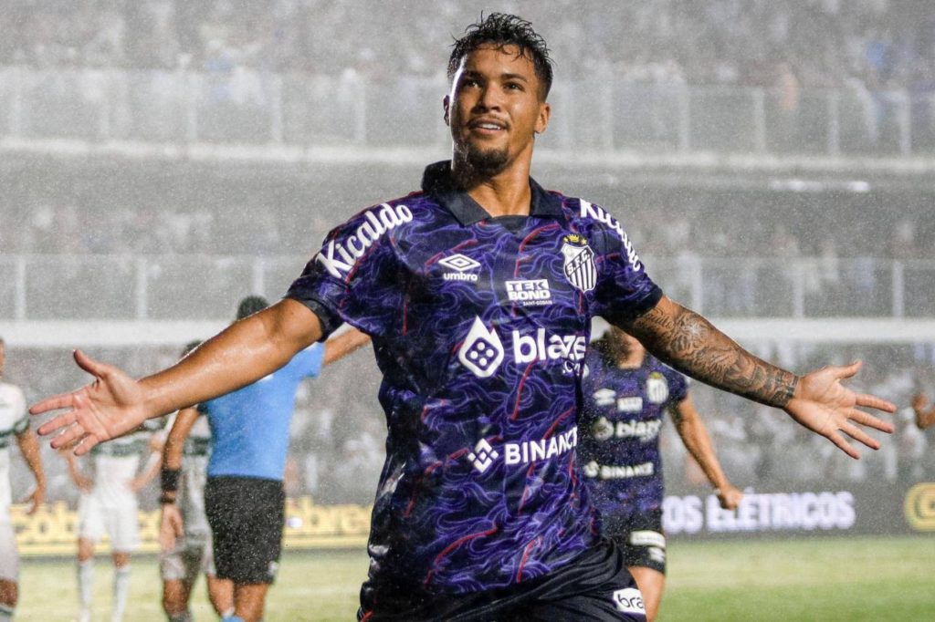 Marcos Leonardo, contratado pelo Benfica, comemora gol pelo Santos