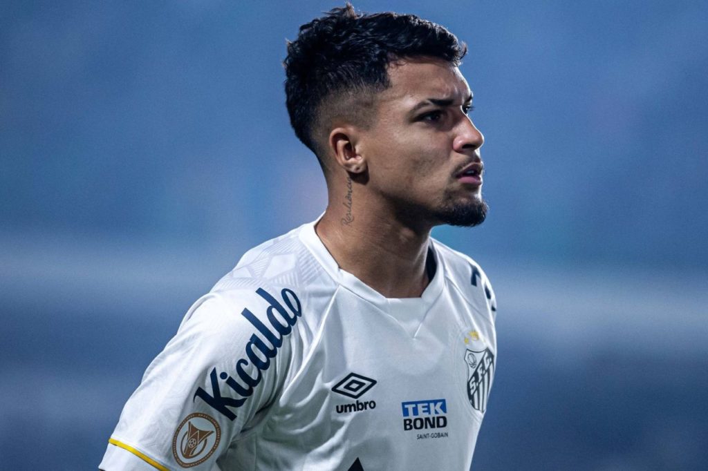 Centroavante Marcos Leonardo em jogo do Santos