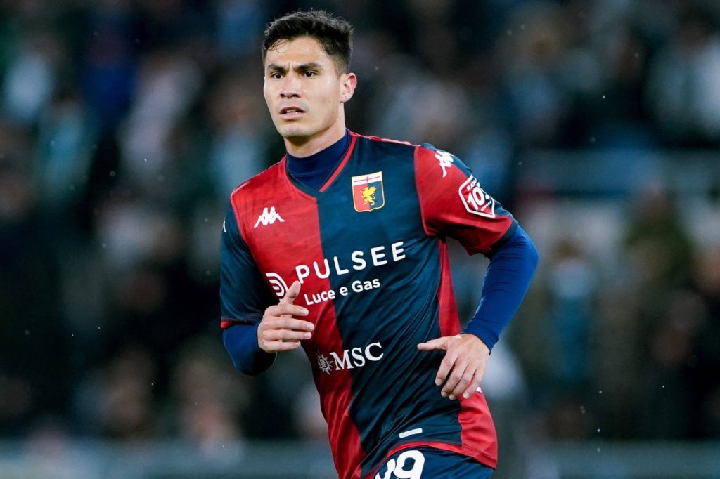 Volante Pablo Galdames em jogo do Genoa, da Itália