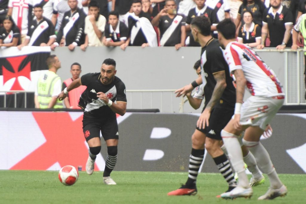 O meia Payet em ação pelo Vasco no Cariocão