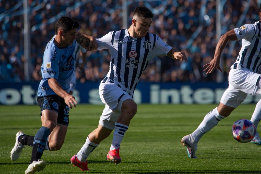 Meia Rodrigo Garro, reforço do Corinthians, em jogo pelo Talleres, da Argentina