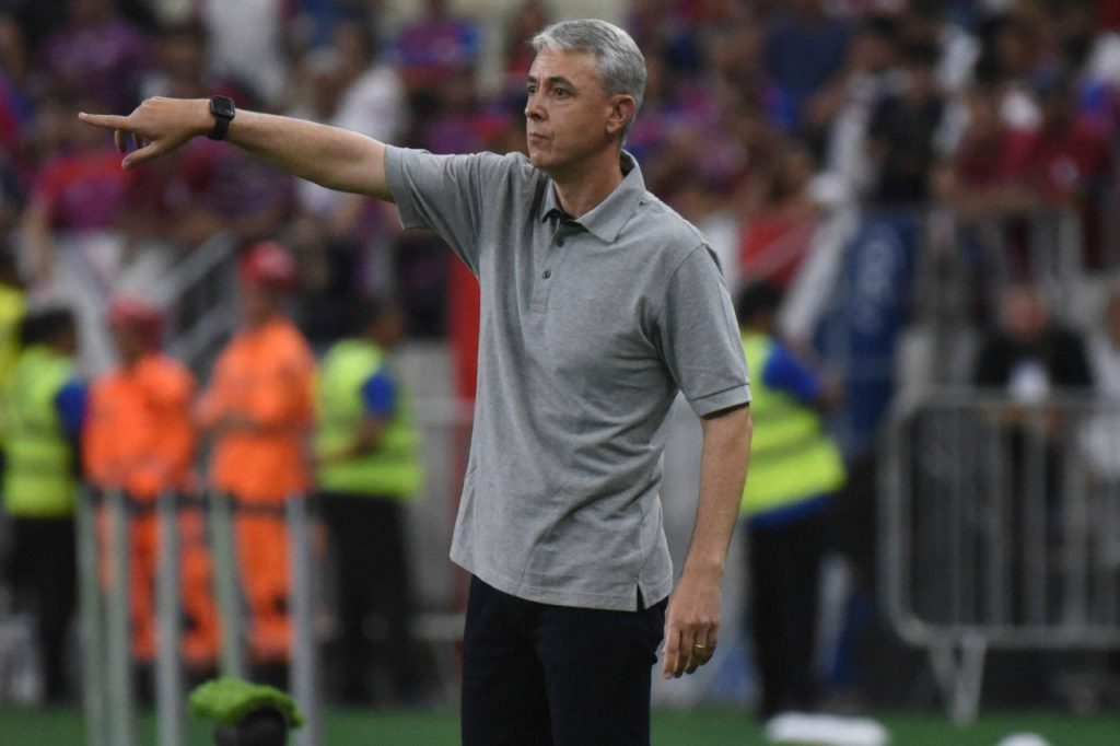 Técnico Tiago Nunes no comando do Botafogo