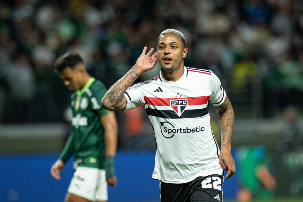 David, do São Paulo, comemora um dos gols do time contra o Palmeiras na Copa do Brasil de 2023.