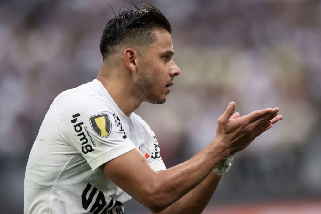 Atacante Romero comemora gol pelo Corinthians