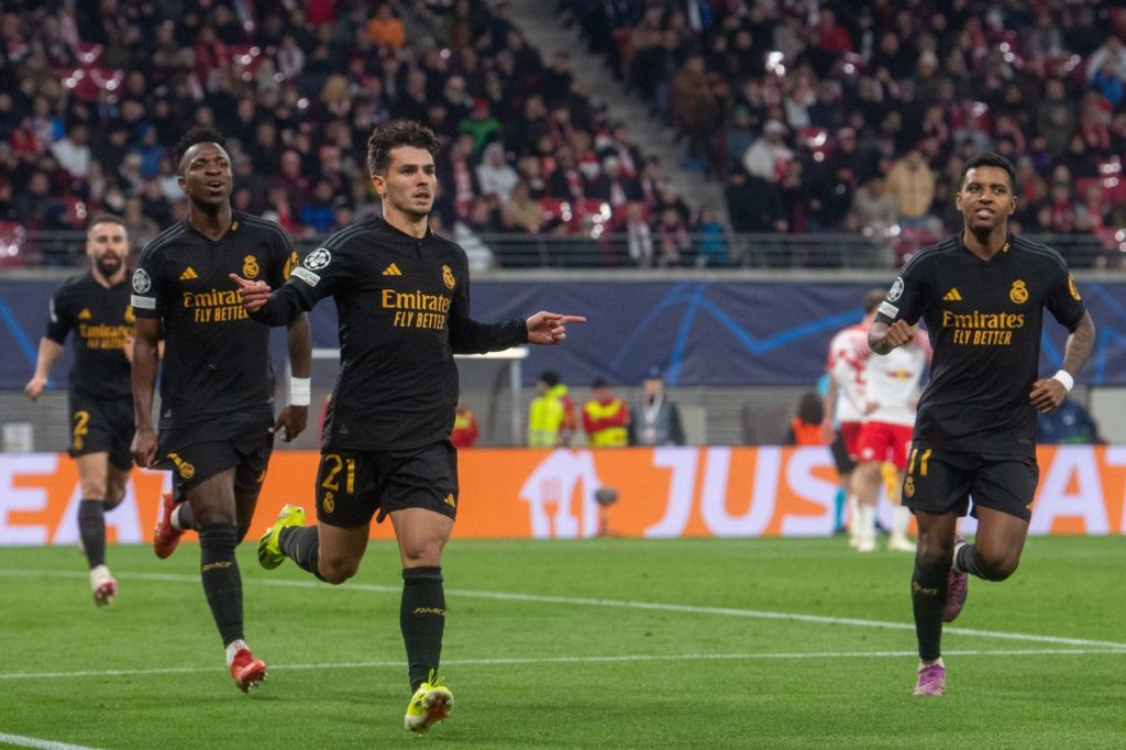 Meia-atacante Brahim Díaz comemora gol do Real Madrid na vitória sobre o RB Leipzig