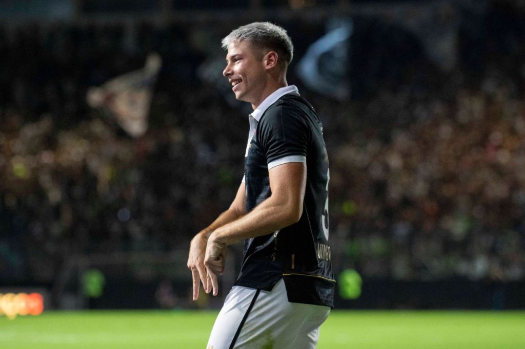 Zagueiro Capasso em jogo do Vasco pelo Carioca