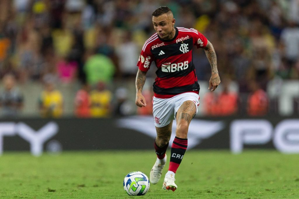 Everton Cebolinha jogando pelo Flamengo