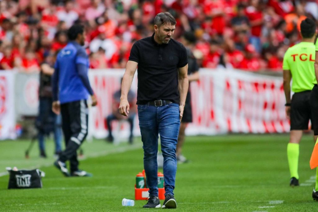 Técnico Eduardo Coudet no comando do Inter no Beira-Rio