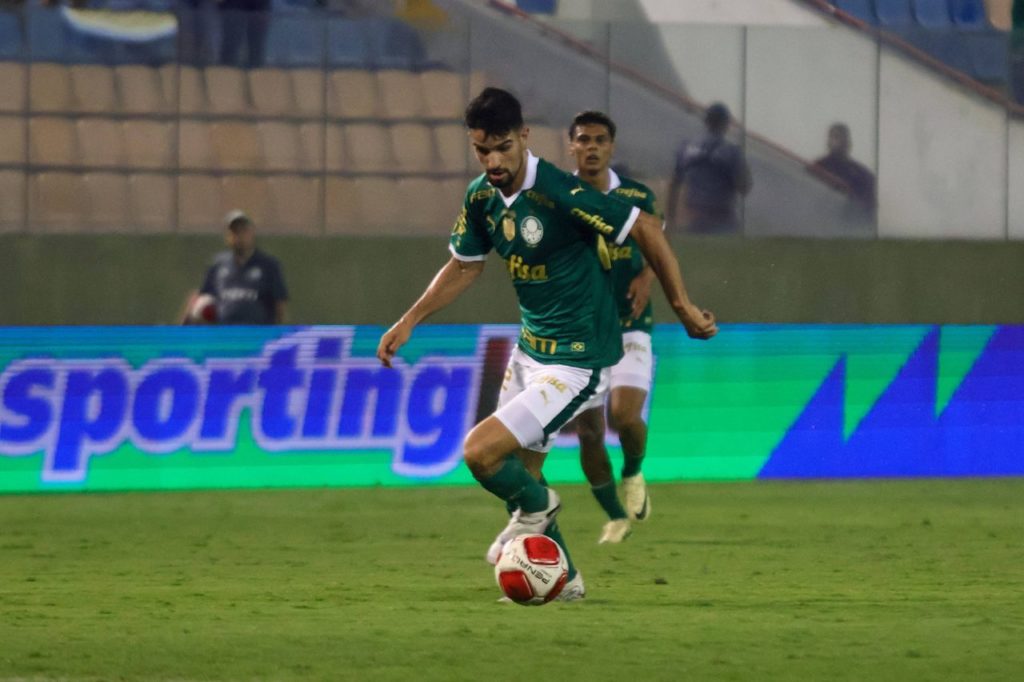 Centroavante Flaco López em ação pelo Palmeiras