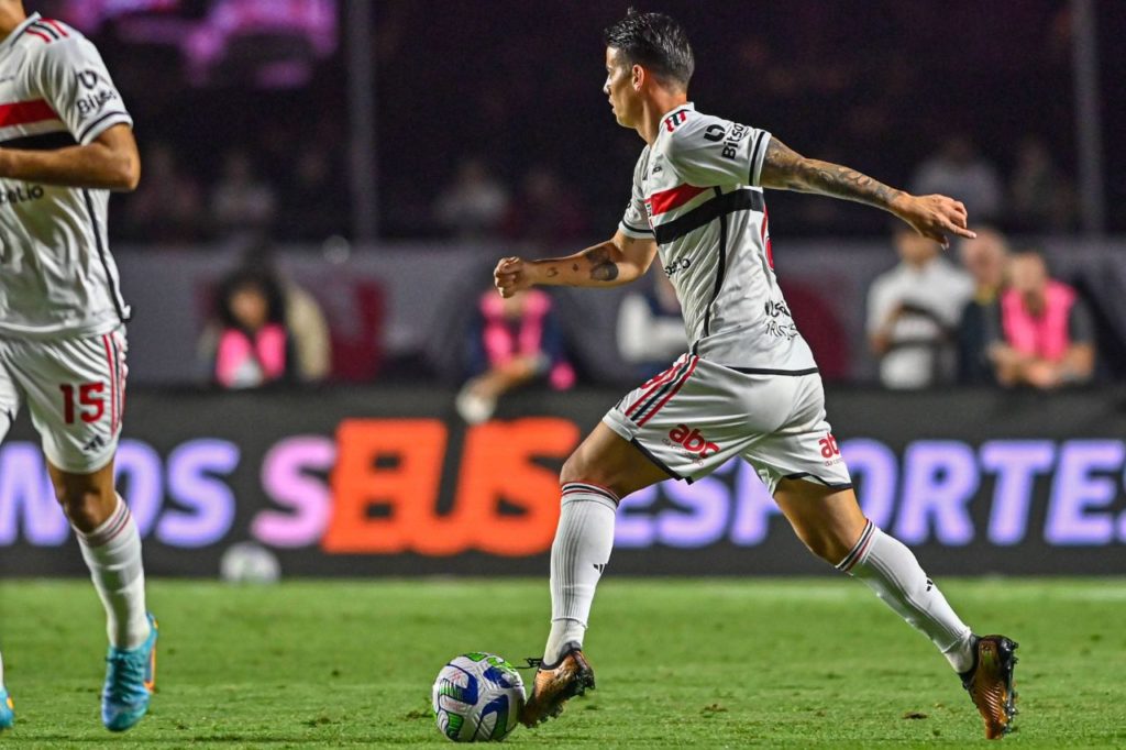 O meia colombiano James Rodríguez jogando pelo São Paulo