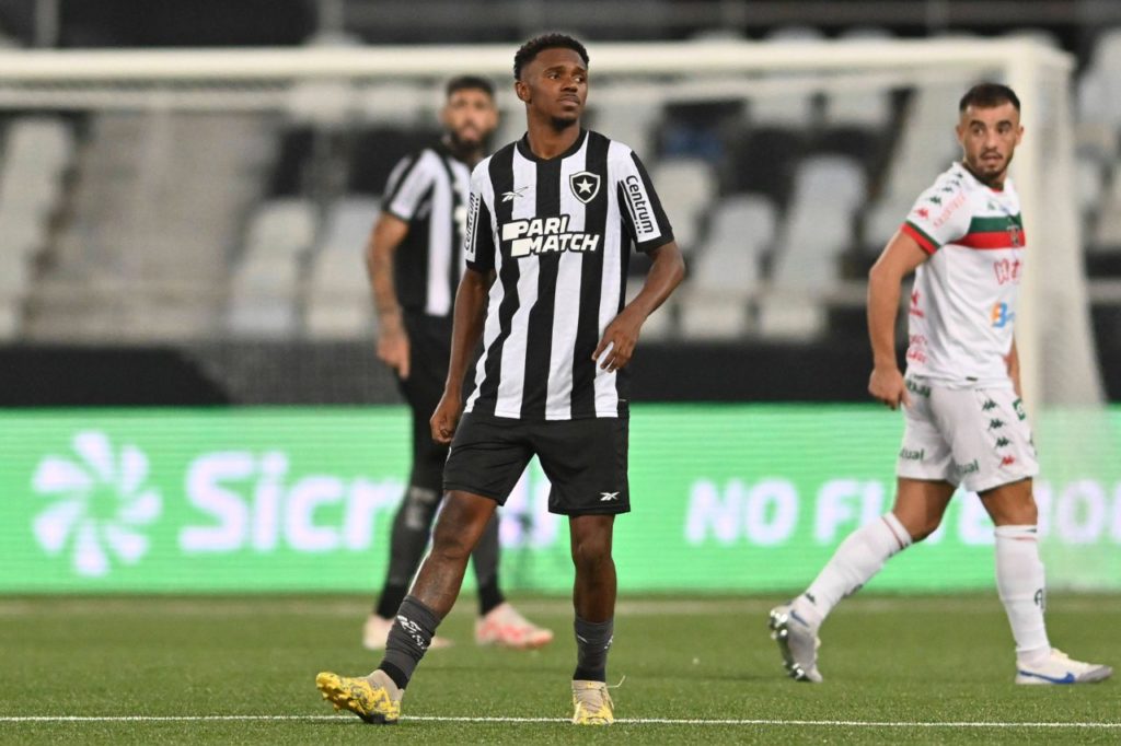 Atacante Jeffinho em jogo do Botafogo