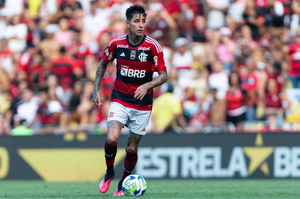 Volante Pulgar em jogo do Flamengo