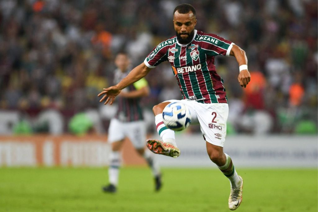 Lateral-direito Samuel Xavier em jogo do Fluminense