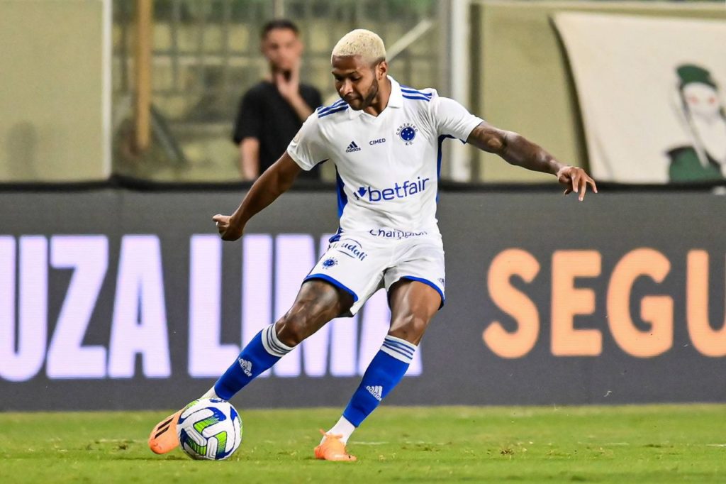 Atacante Wesley em jogo do Cruzeiro