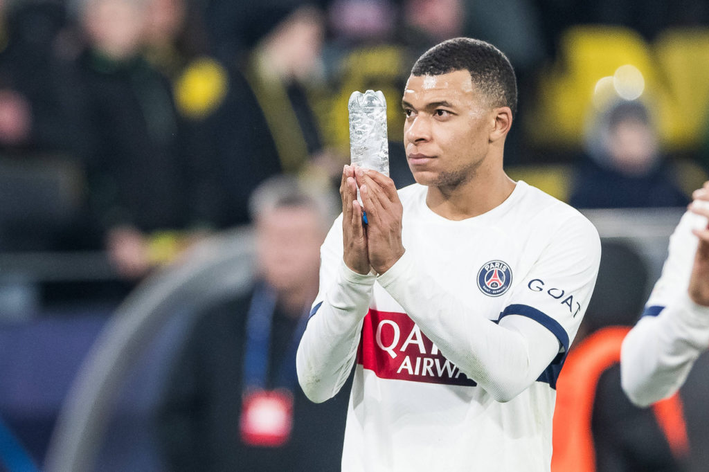 Mbappé, do PSG, comemora um dos gols marcados com a camisa do clube na temporada.