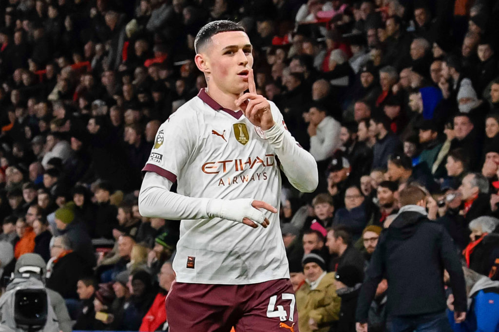 Phil Foden, do Manchester City, comemora o gol da vitória da equipe em uma rodada da Premier League.