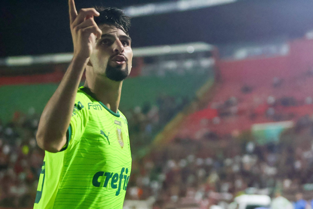 Flaco López, do Palmeiras, comemora o gol marcado em um jogo do time no Paulistão 2024.