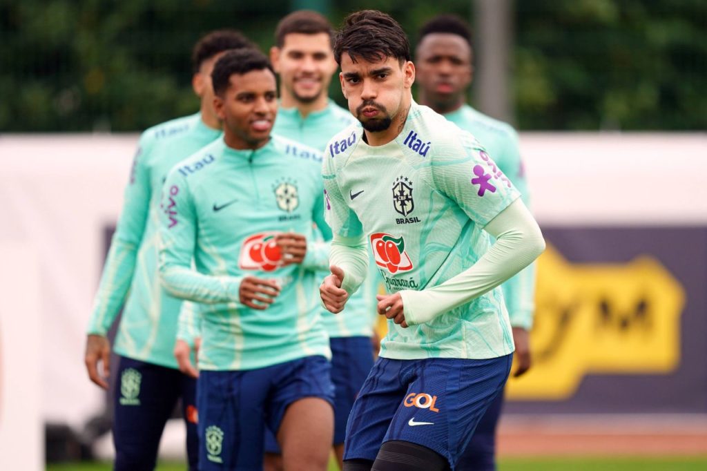 Meia Lucas Paquetá em treino do Brasil no CT do Arsenal