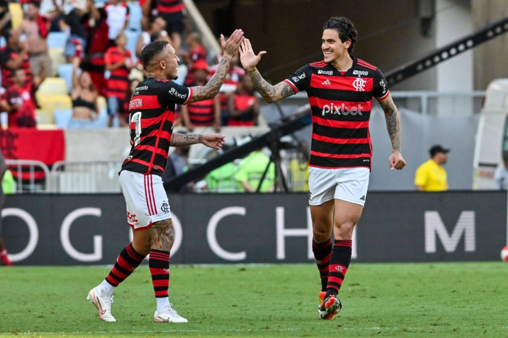 Everton Cebolinha e Pedro comemoram gol do Flamengo no Carioca