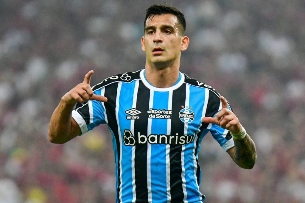 Franco Cristaldo comemora gol pelo Grêmio