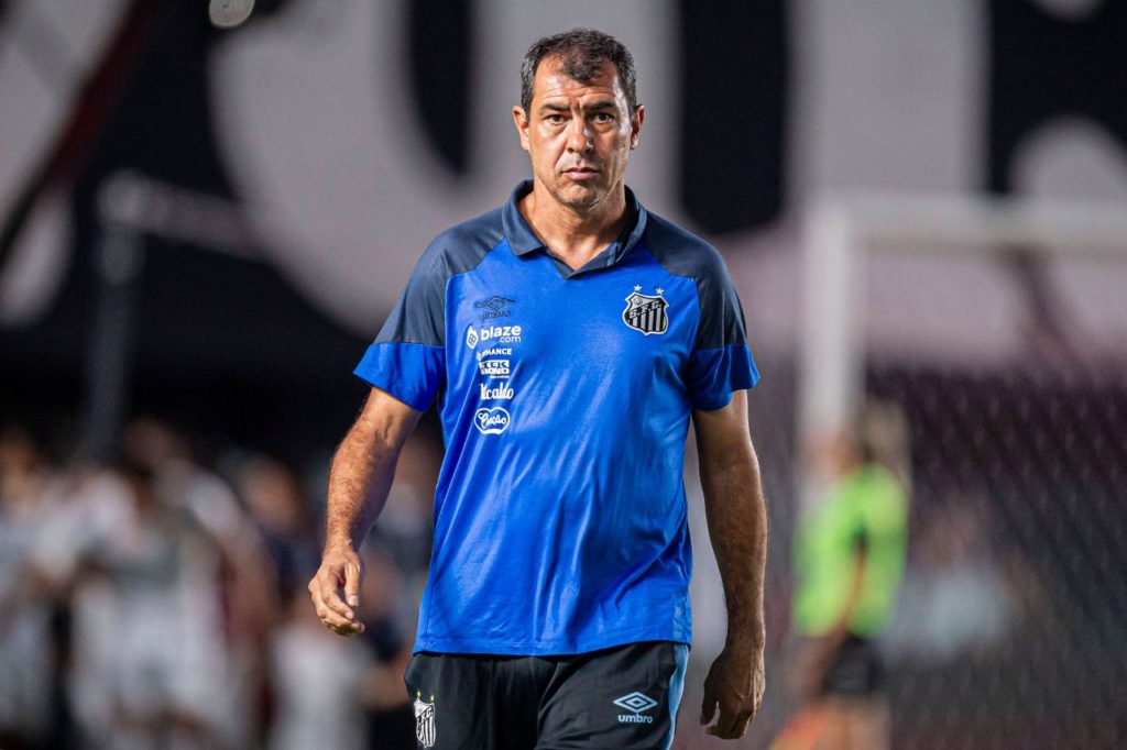 Técnico Fábio Carille no comando do Santos no Paulistão