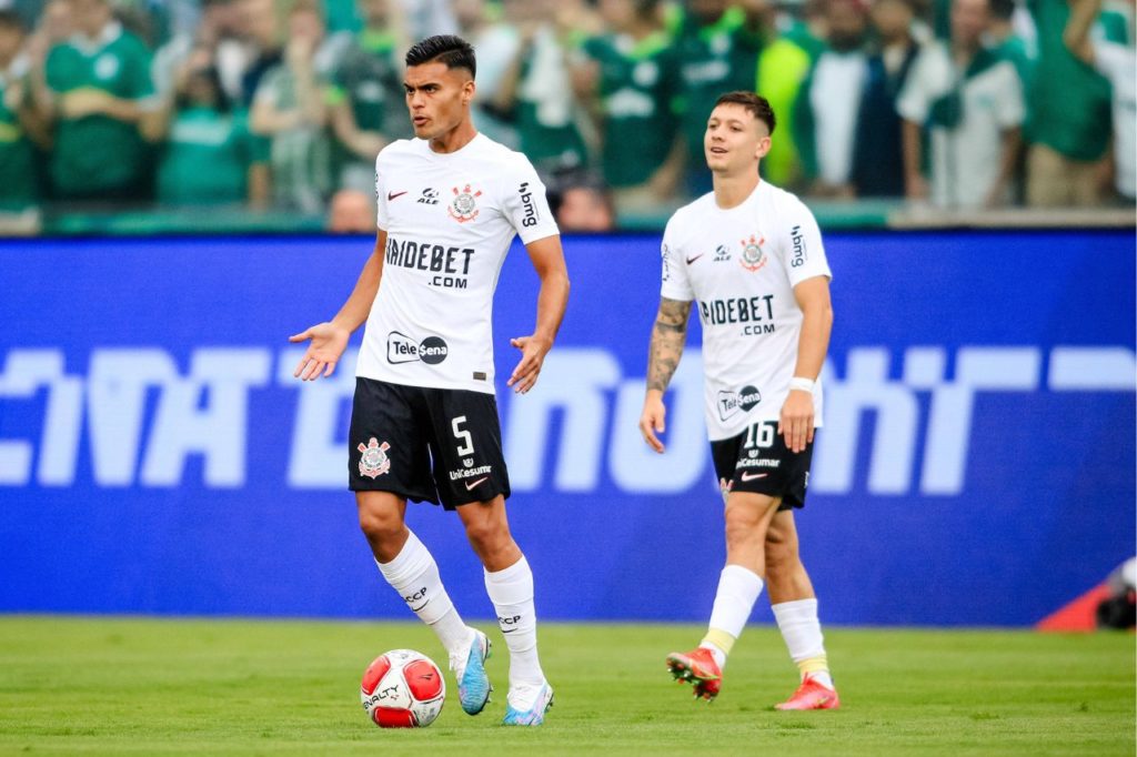 Volante argentino Fausto Vera em jogo do Corinthians