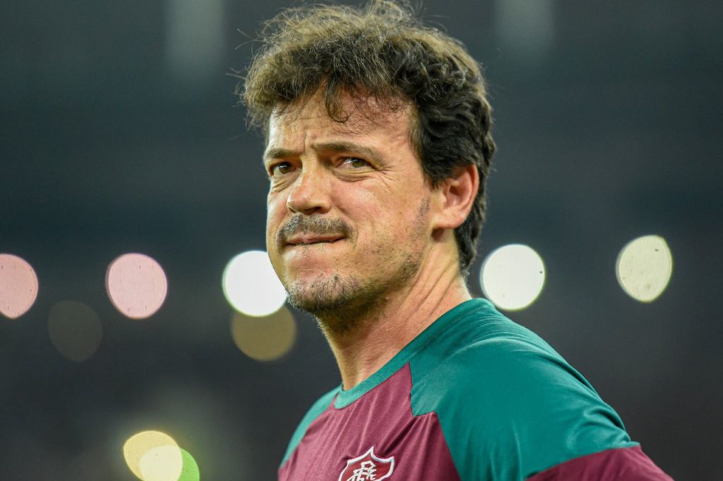 Técnico Fernando Diniz no comando do Fluminense