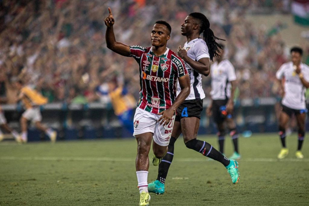 Arias comemora o gol do título do Fluminense pela Recopa Sul-Americana no Maracanã