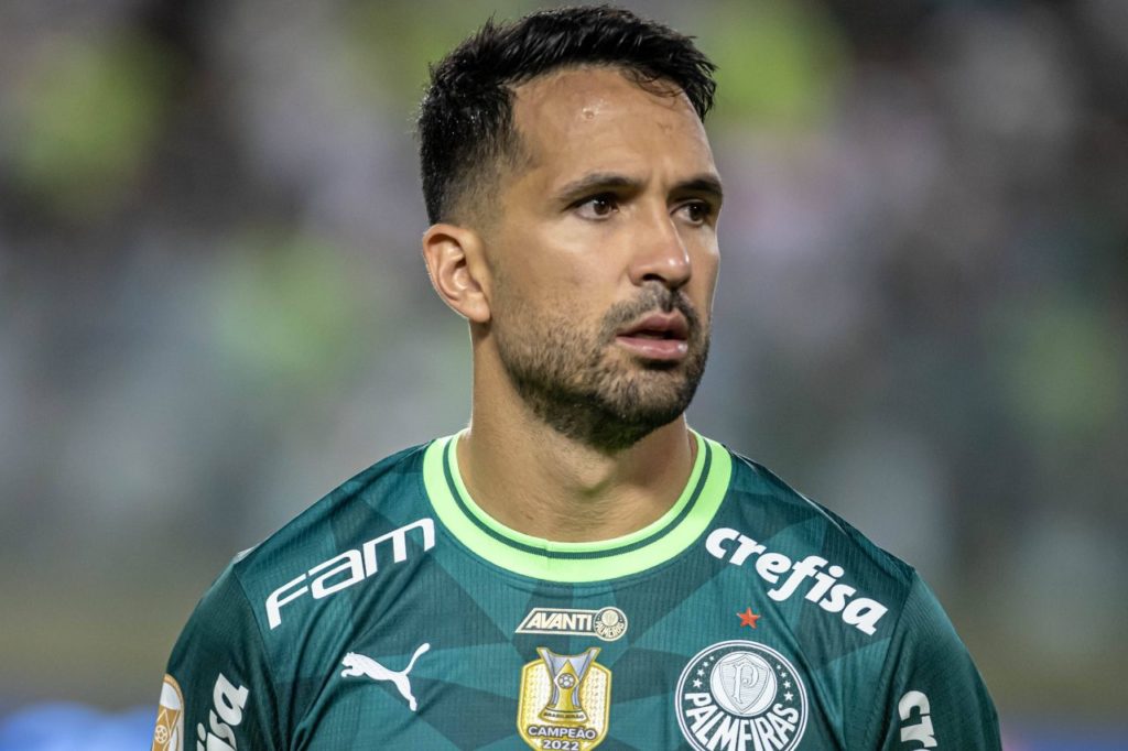 Zagueiro Luan em jogo do Palmeiras